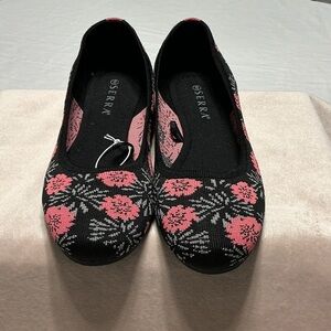 Serra Black Flowered Ballet Flats Sz 8    NWOT